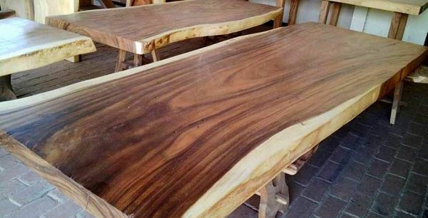 Lưu ý mua bàn ghế làm bằng gỗ keo