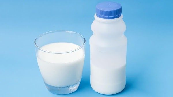 Sữa Tách Béo Và Sữa Nguyên Chất Khác Nhau Điểm Gì?
