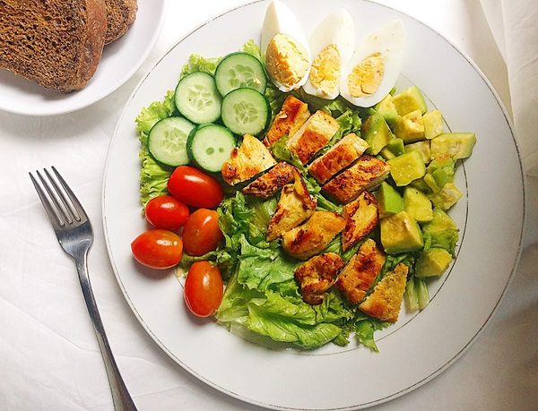 Salad Ức Gà Cho Bữa Trưa Giảm Cân