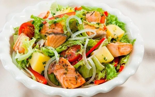 Salad Cá Hồi Nấu Cùng Sốt Dầu Giấm